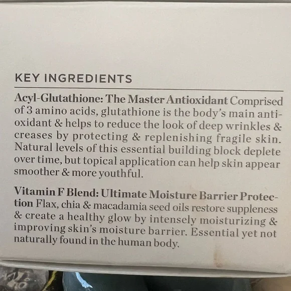 Perricone MD Essential Smoothing & Brightening Under-Eye Cream